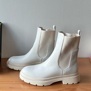 White Steve Madden Frequent Boots, Never Worn, Size EU 40, US 10